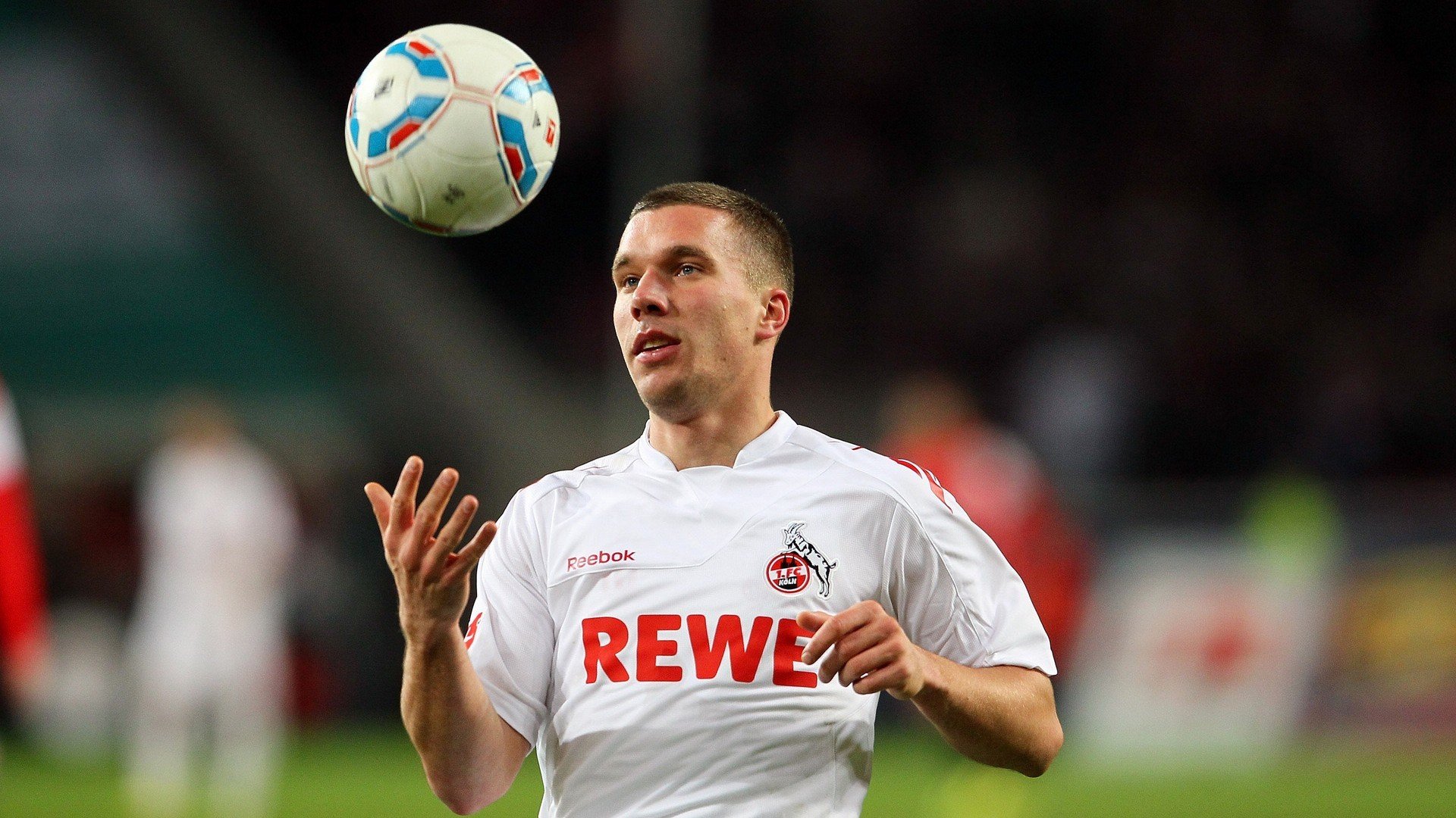 拜仁狂胜尤文，当阿圭罗成为关键先生，足球世界听见了命运的敲门声